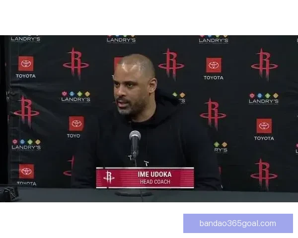 乌度卡透露范弗利特尚未参加对抗训练复出仍遥遥无期